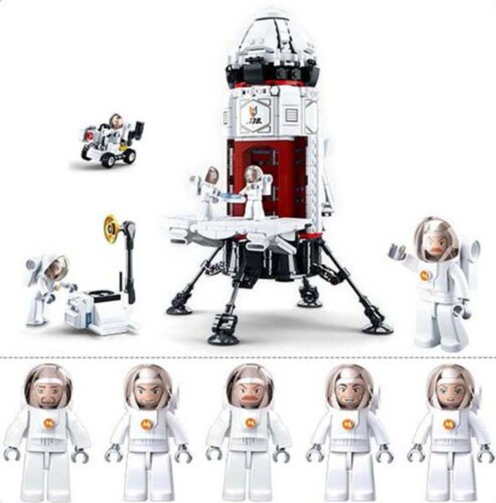 Space Rocket Base Building Brick Kit (733 Pcs) - 3